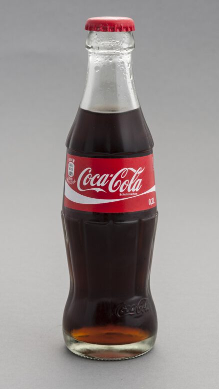 Is Europe about to ban the iconic Coca-Cola bottle? – Euractiv