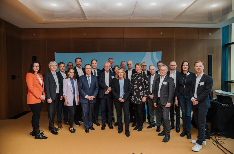 Gruppenfoto Dialogforum Nationale Kreislaufwirtschaftsstrategie (NKWS)